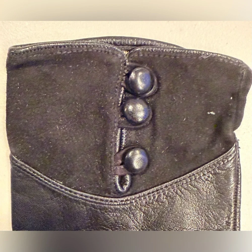 VINTAGE: Bloomingdale’s | ladies lambskin leather & suede gloves. Size: 7.